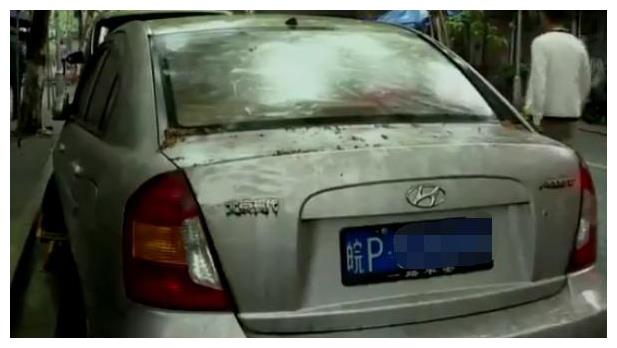 杭州路边有辆僵尸车！已欠80000停车费，却有收藏家看上