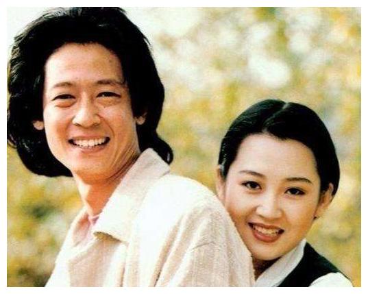甩许晴、徐帆经历七段恋情，娶小八岁总裁，近照已‘’认不出‘’