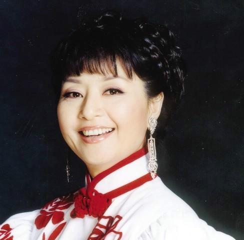 她农村出身,二婚法国贵族苦等十年,誓不改国籍