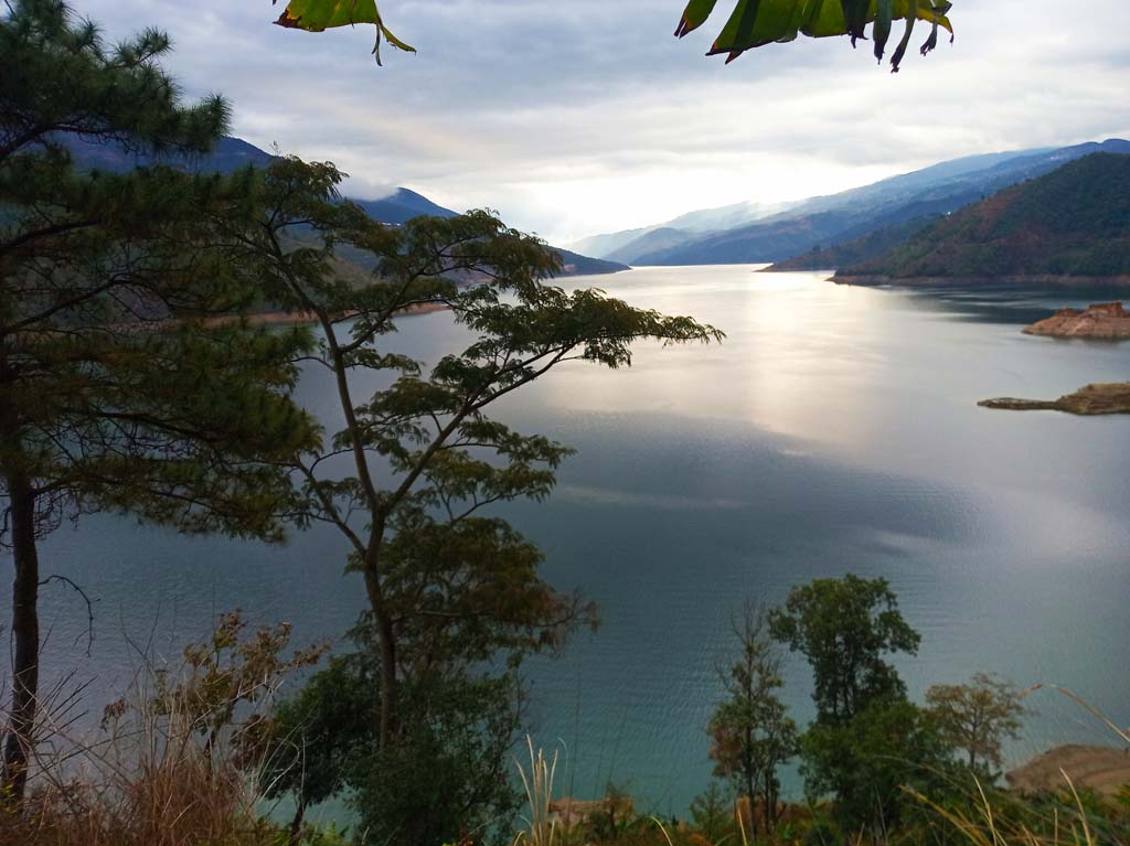 姚青春老家云南是个旅游的好地方，大自然风光山水风景美极了