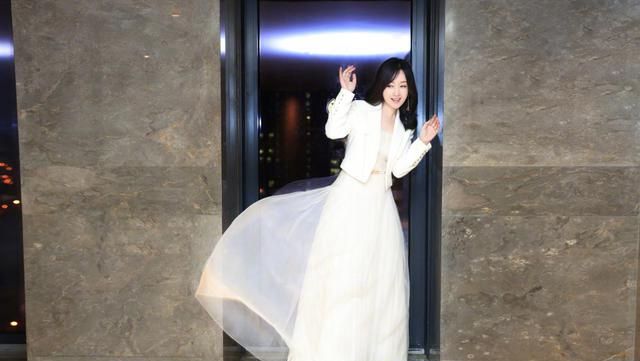 西装配婚纱_西装配牛仔裤