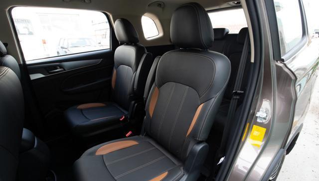 还有一中型SUV,轴距近2米8,合资品质带2+2+3座布局