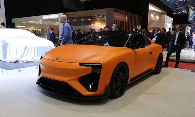 爱驰汽车携纯电动超跑及纯电动SUV车型亮相上海国际车展