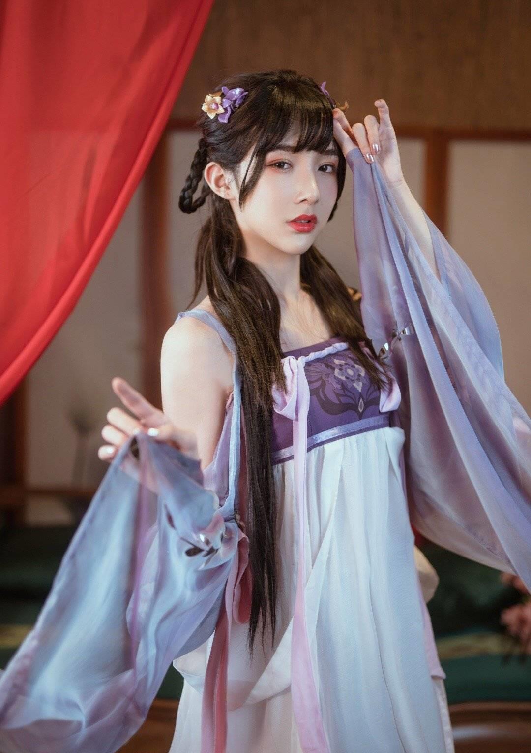 女装大佬abbily发汉服装,粉丝评论:住手,那是位男孩子!
