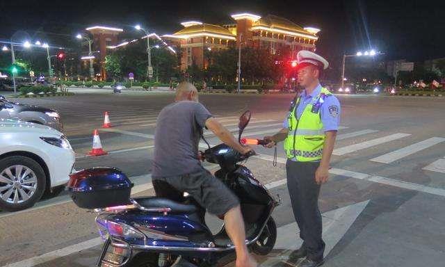 电动车代替品出现，不用考驾照交费，老百姓纷纷喜极而泣