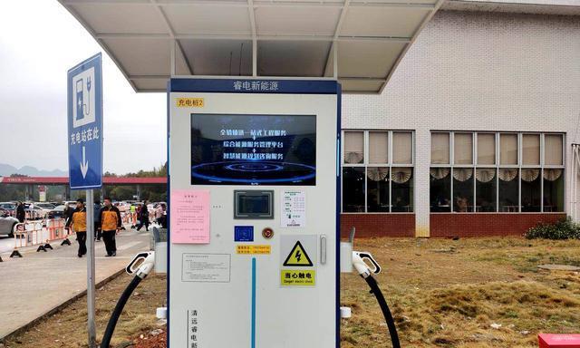 小伙伴们，许广高速清连段8个服务区充电桩春运前已投入使用啦