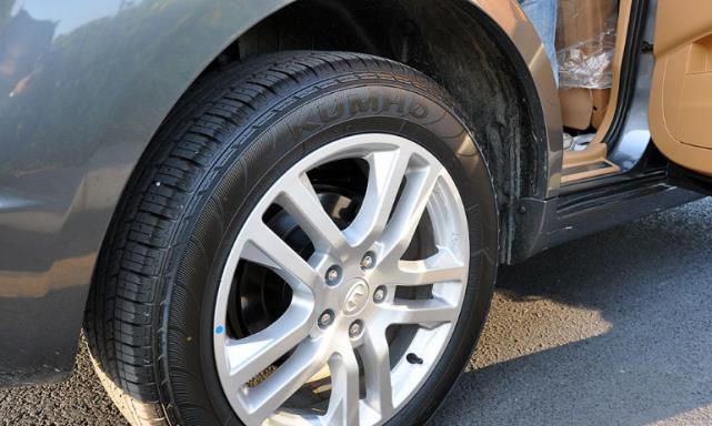 汽车轮胎最长能用多久？修车工说出实话，最好别超出这个时间段