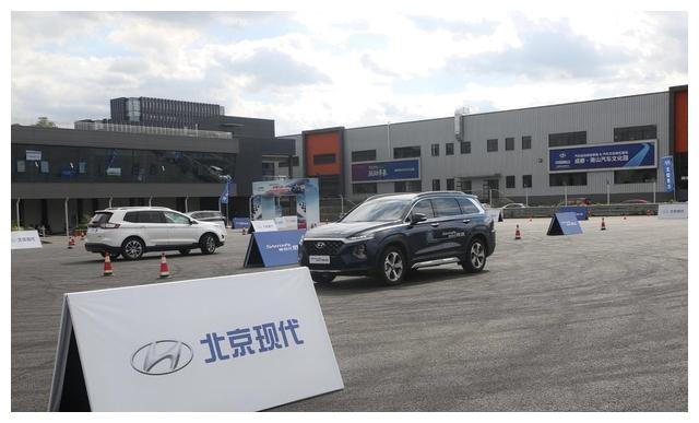 北京现代第四代胜达成都对比试驾会,看合资大尺寸SUV现场PK