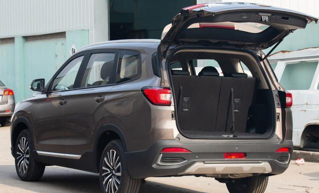 还有一中型SUV,轴距近2米8,合资品质带2+2+3座布局