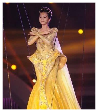 六届金鹰女神大PK，李小璐最丑，赵丽颖被评为“最美女神”