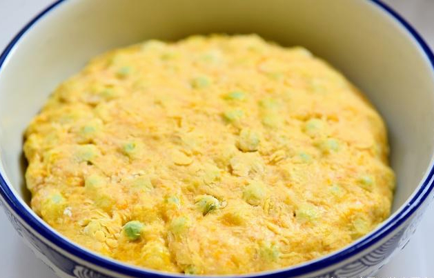 早餐，面粉里加豌豆，拌一拌，好吃不上火，比馒头包子强多了