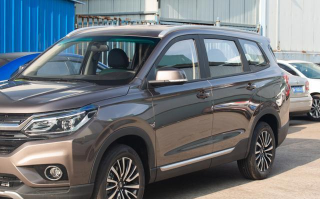 还有一中型SUV,轴距近2米8,合资品质带2+2+3座布局