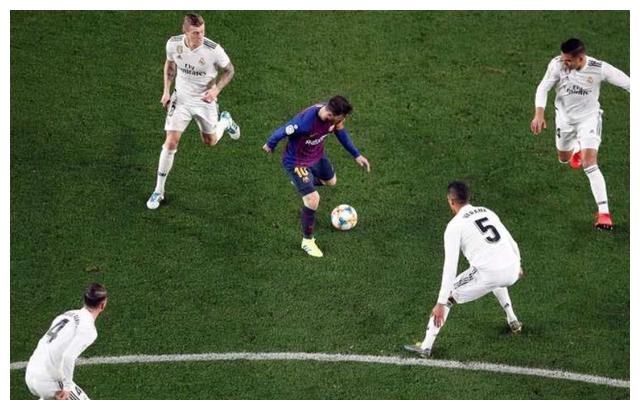 西媒:巴萨对皇马的首发11人已清晰,这经典阵容