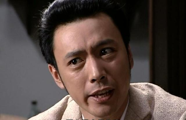 还在用拖鞋暴打蟑螂？爆浆的后果，不是一般的严重！...