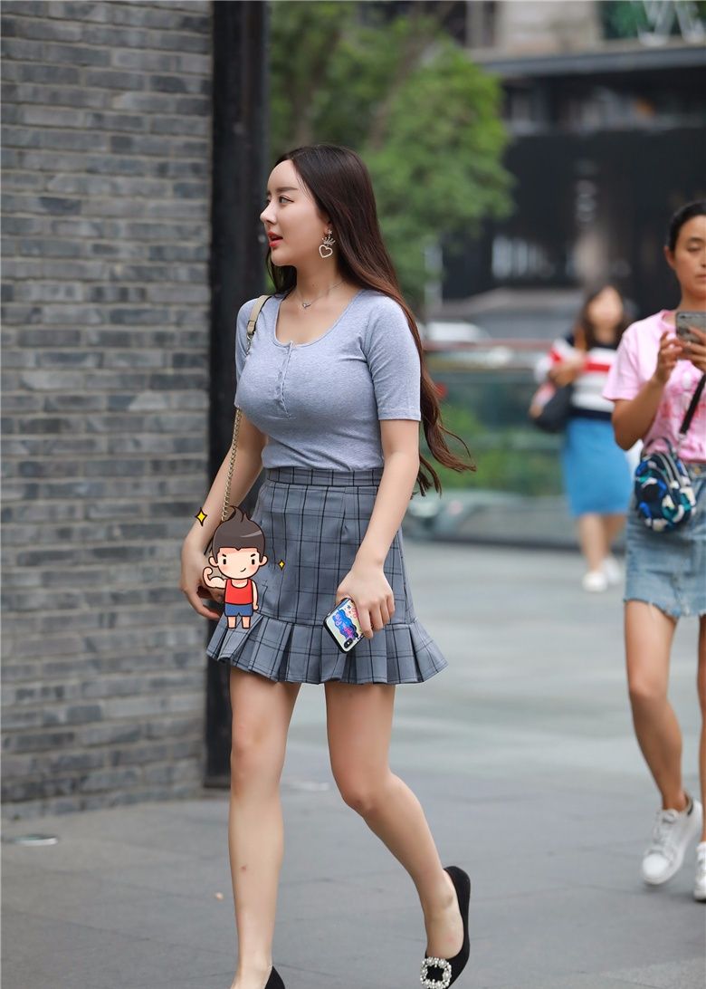 傲人上围图片_纵览新闻