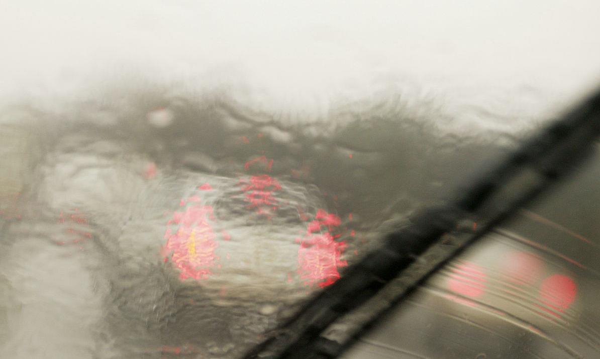 雨刮器刮不干净，刺啦刺啦还有异响，其实一个小动作就能拯救它