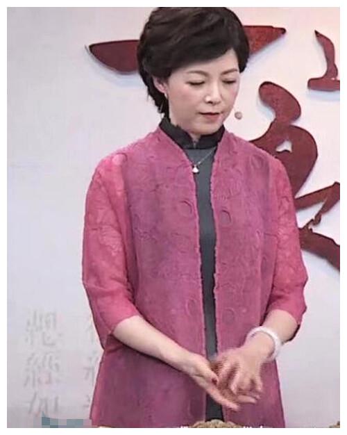她是汪涵最感激的人，被称为三湘第一美女，如今50岁豪门生活幸福