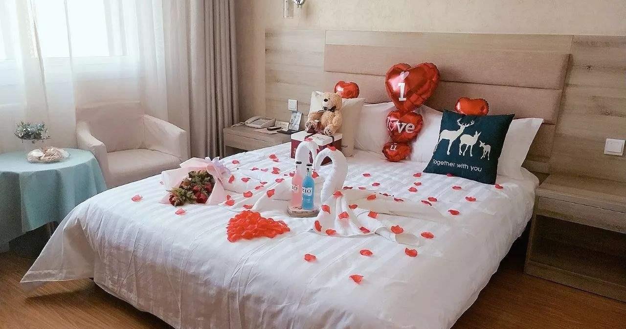 钟点房只有4个小时,为何年轻情侣却十分热衷?女友道出