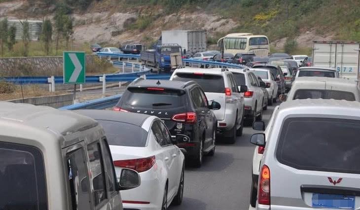 全合成机油跑多少公里更换比较好？老司机：要省钱还是要修车？