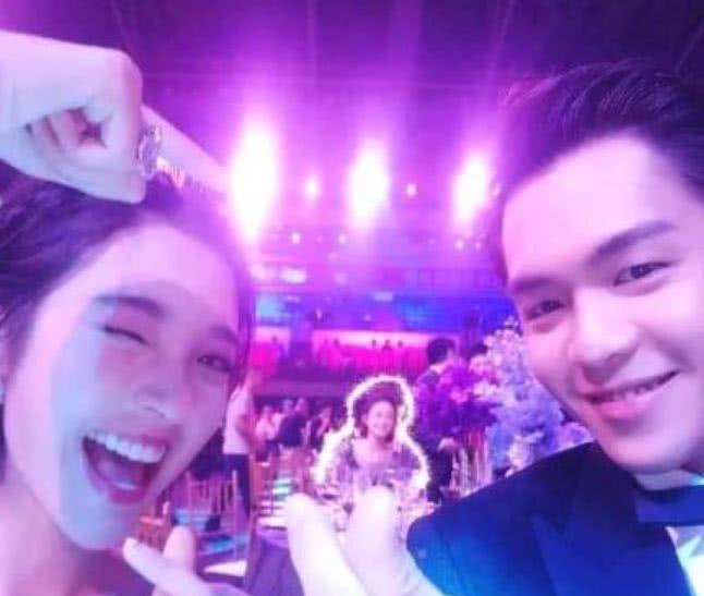 唐艺昕在微博晒出一段健身视频,称自己不会劈