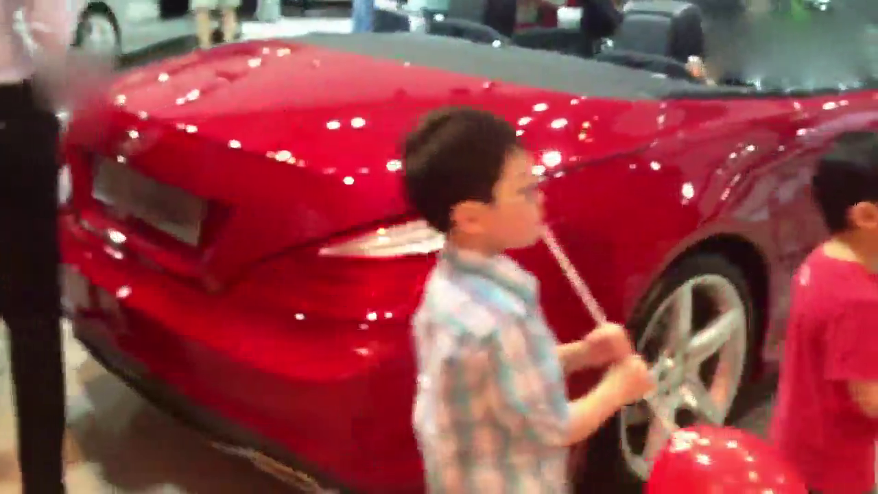 亲身带你体验国外车展，各种豪车目不暇接，过瘾！