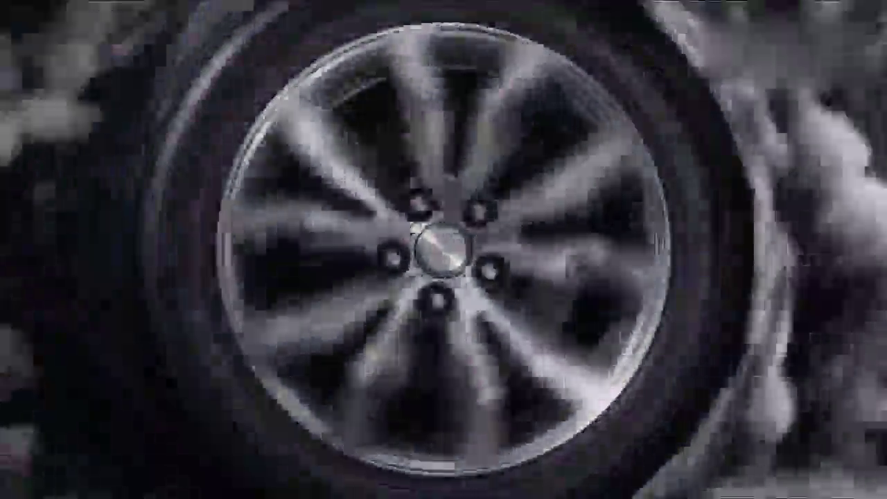 全世界最安全的车，是个不倒翁，卡车竟然都撞不到