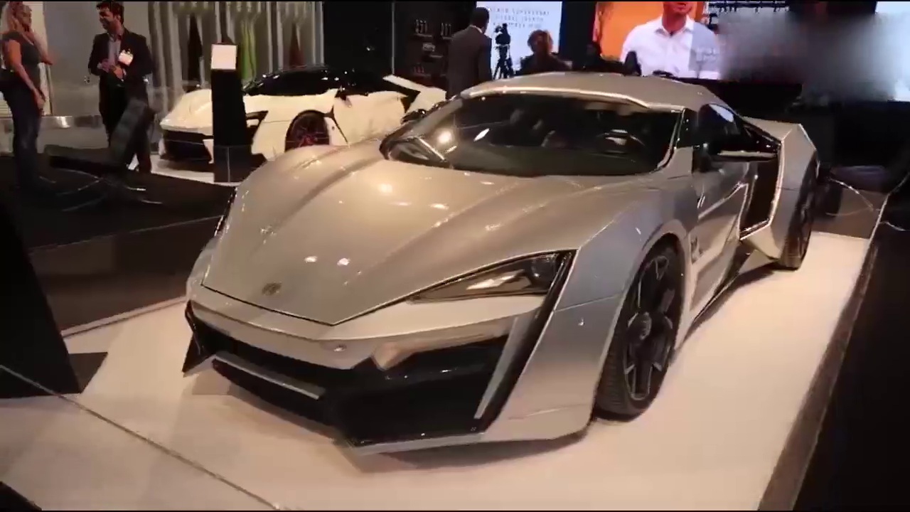 带着妹子看车展，各种豪车让人眼前一亮！