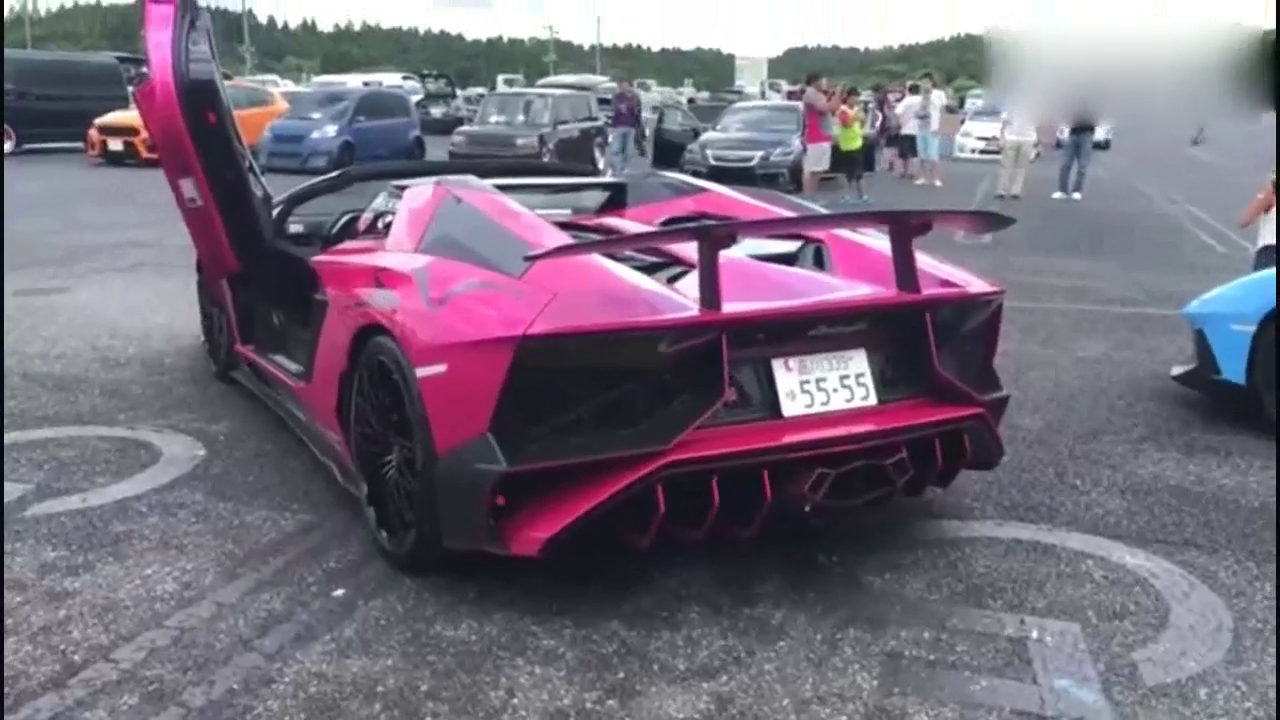 兰博基尼跑车的声浪就是不一样，听着真是一种享受