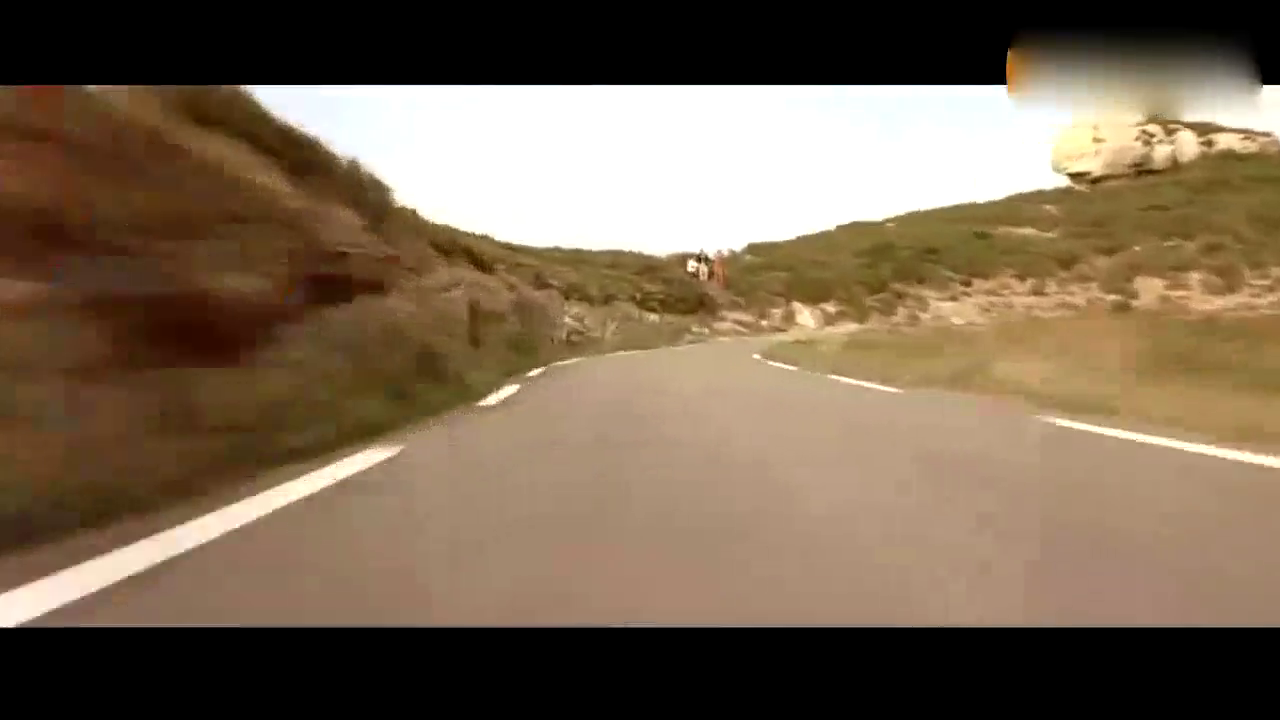 出租车误闯入赛车车道，车技玩爆所有赛车手