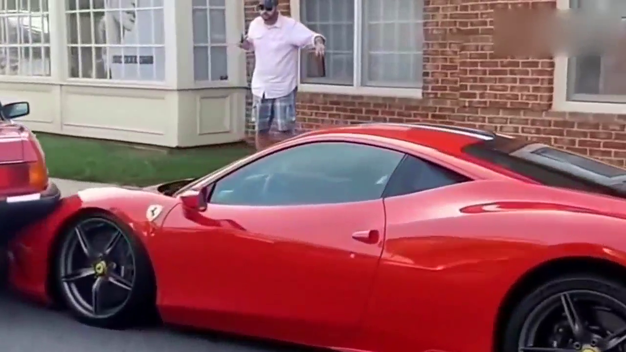 生命价更高跑车诚可贵，请谨慎飙车！毕竟修车可是天价！