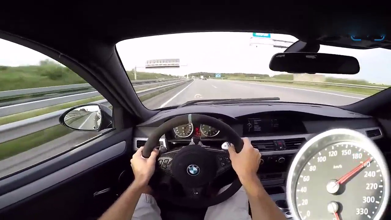 玩命时速！盘点那些上了高速直接干到300的跑车