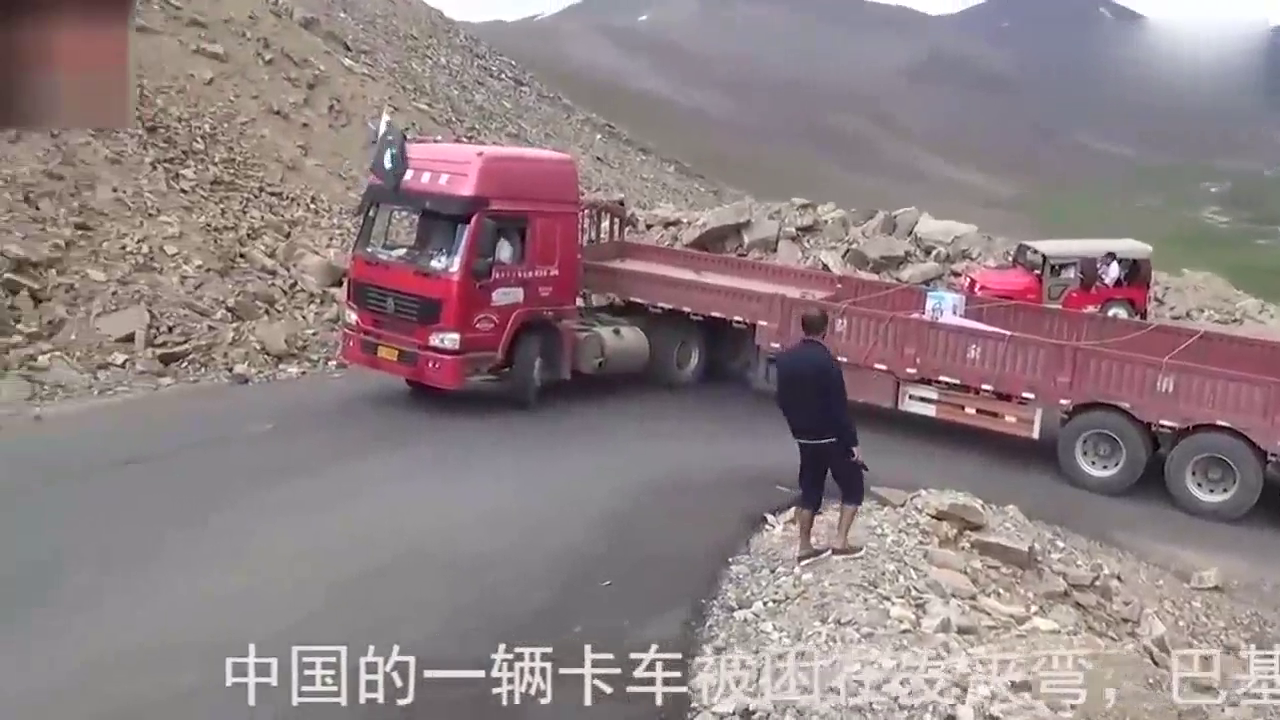 看完视频才明白, 月工资过万的卡车司机是怎么转弯的!