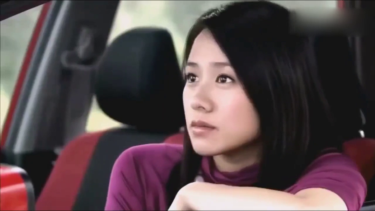 就因为交警长的太帅, 一群女司机开着跑车排着队挨罚