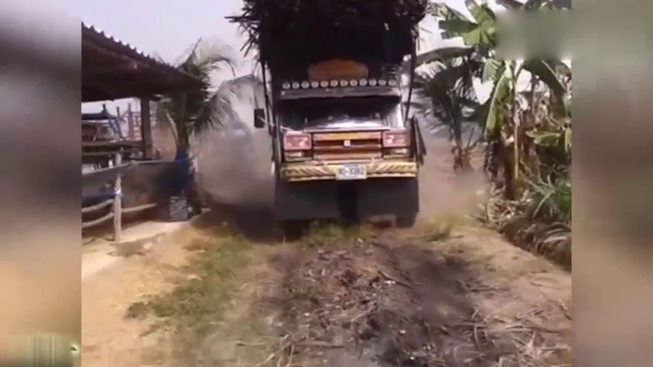 全世界最精彩的卡车驾驶失败集锦 这情况真的是出其不意