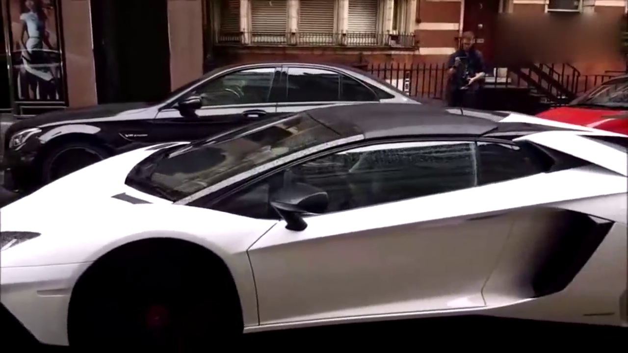 跑车在禁鸣区踩了一脚油门 很快老大爷教车主如何做人