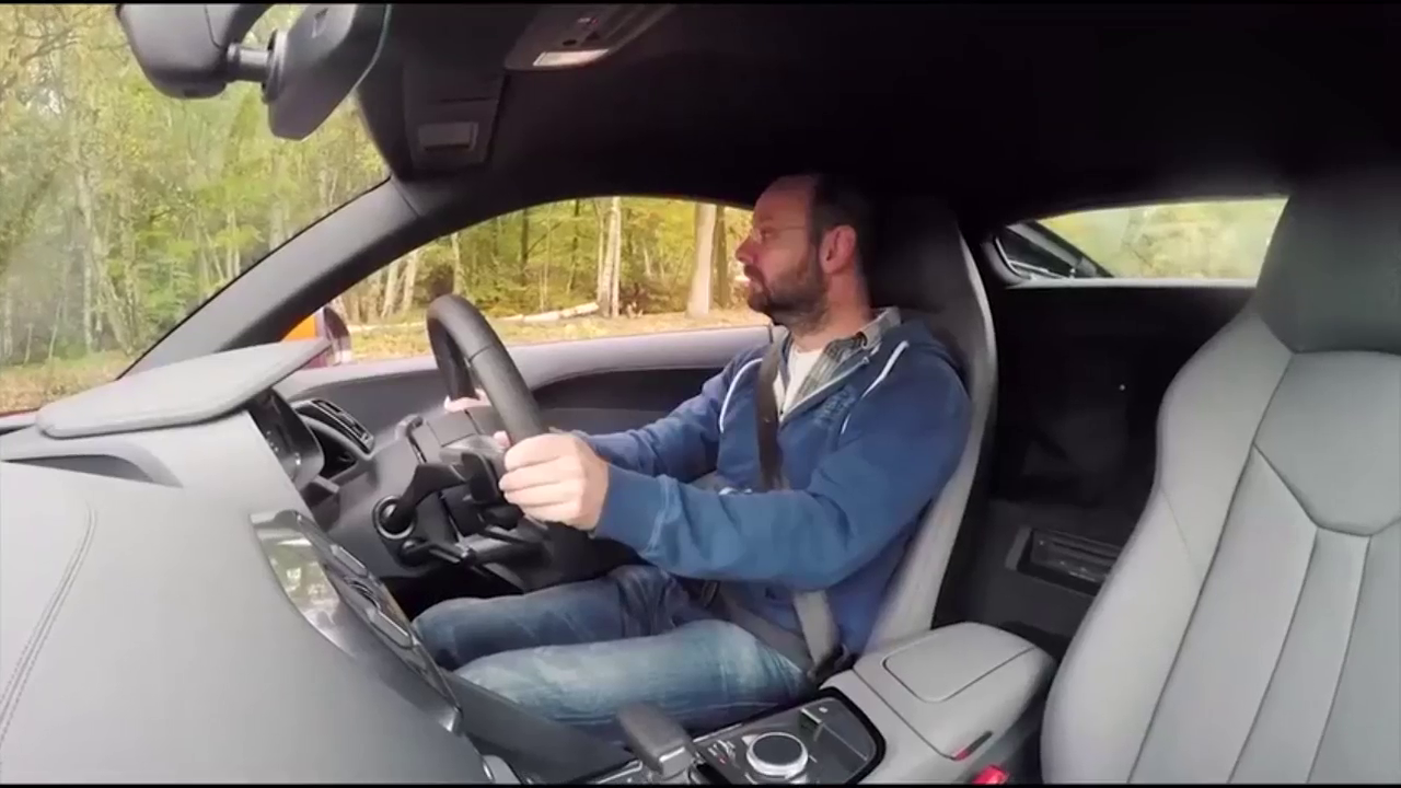 跑车和玩具车的起步速度谁更快，一脚油门下去拭目以待！