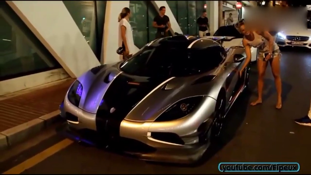 跑车驾驶员打开车门那一刻，路人的三观瞬间被毁了！