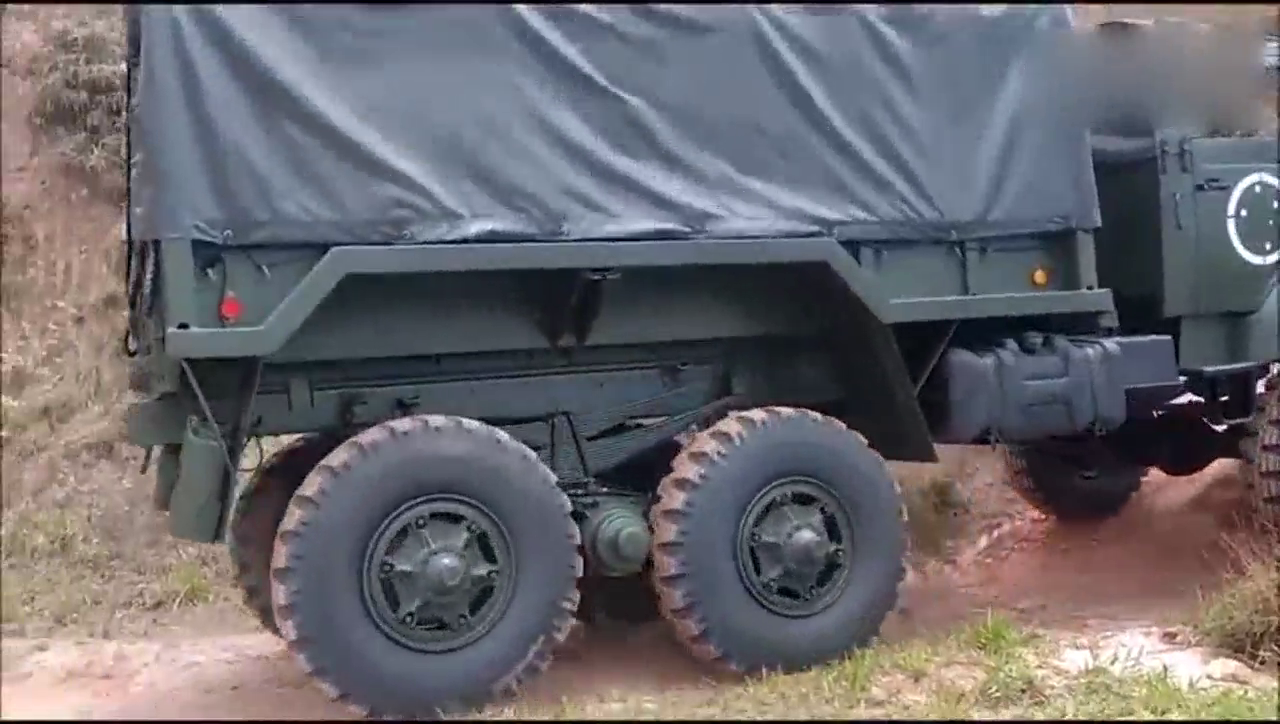 倒车的那一刹那，才明白奔驰军用卡车有多么牛