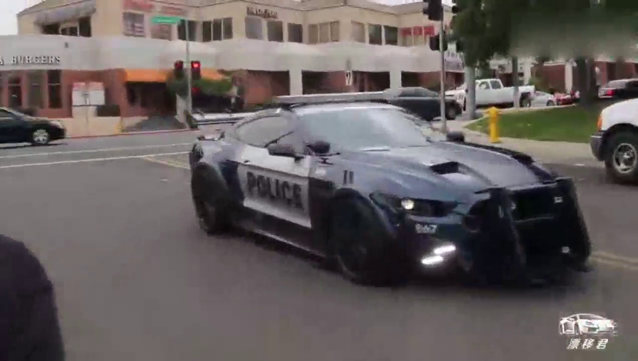 跑车聚会上出现一台野马警车，观众看懵了！
