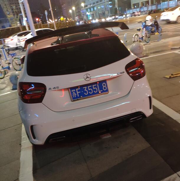 南通街头实拍奔驰A45AMG，大尾翼很亮眼！