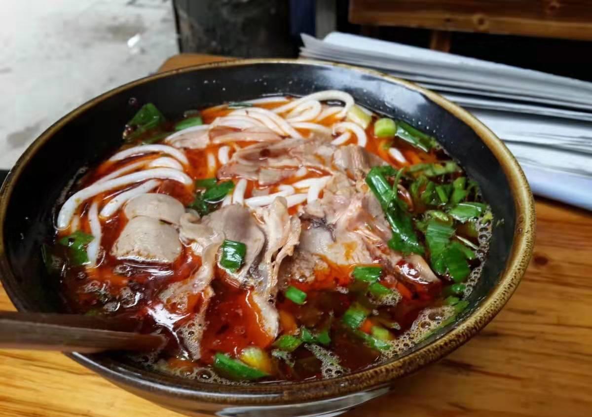 贵州羊肉粉培训(香林苑):正宗的遵义虾子羊肉粉才好吃