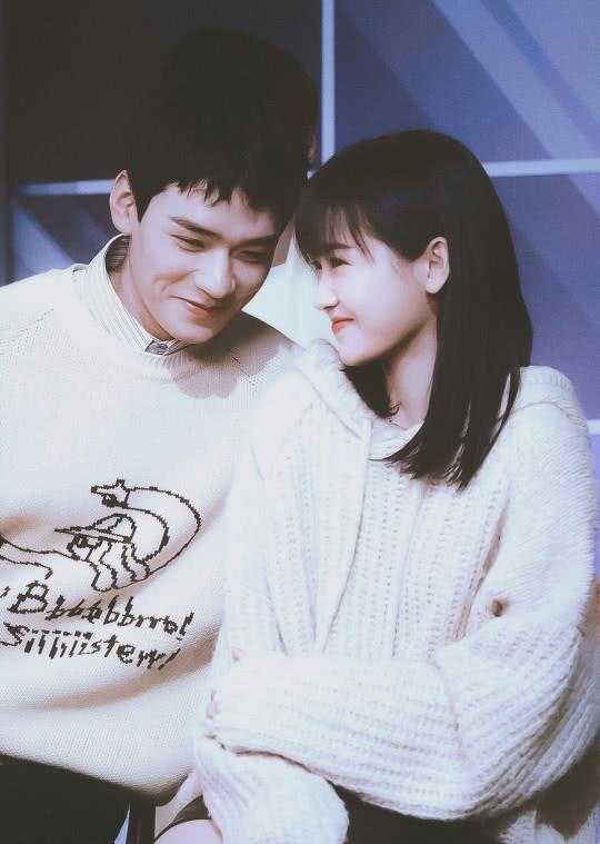 继龚俊郑湫泓后,她们也开启甜蜜自拍撒糖模式?