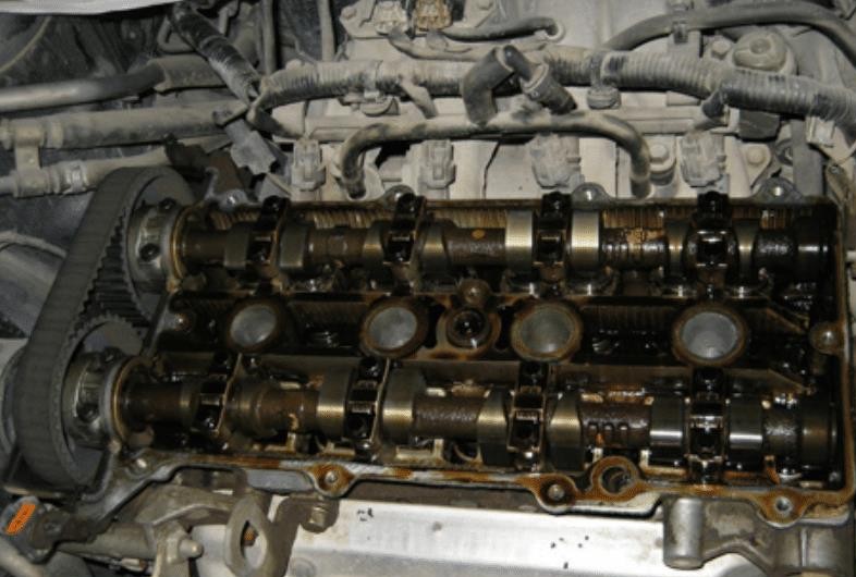 汽车发动机有积碳怎么办？老司机教你4招，不花钱也能清理干净！