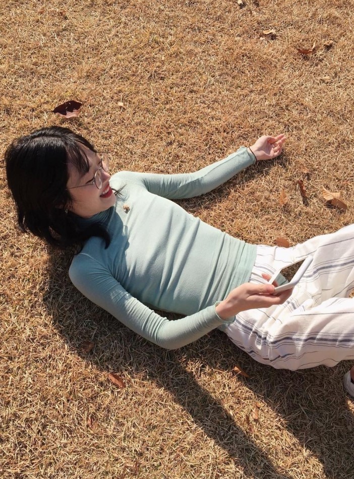 24岁崔雪莉放飞自我,当她躺下时,我才见识到真正的“?.