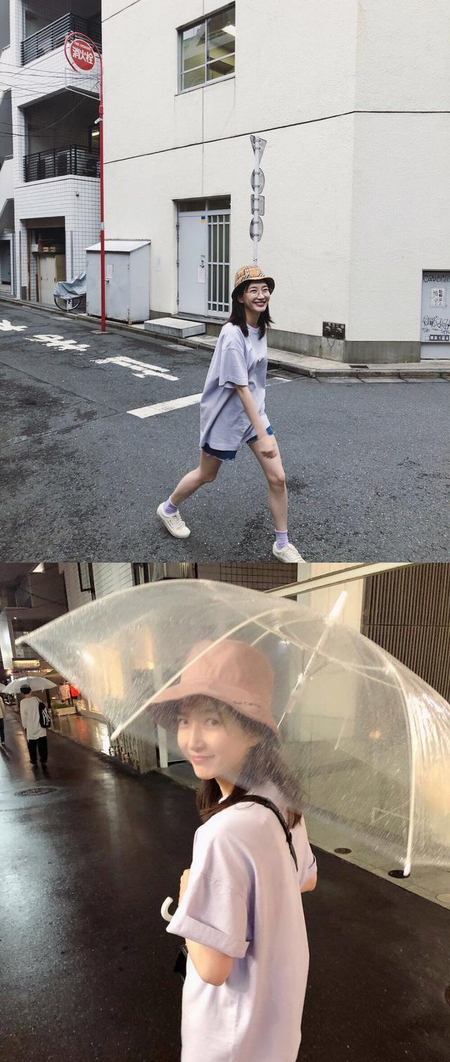 江疏影身穿黑白波点裙现身图书馆，嫩似十八岁，散发着文艺气息