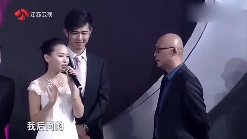 男女嘉宾重回《非诚勿扰》黄老师热泪盈眶台上的女嘉宾很羡慕