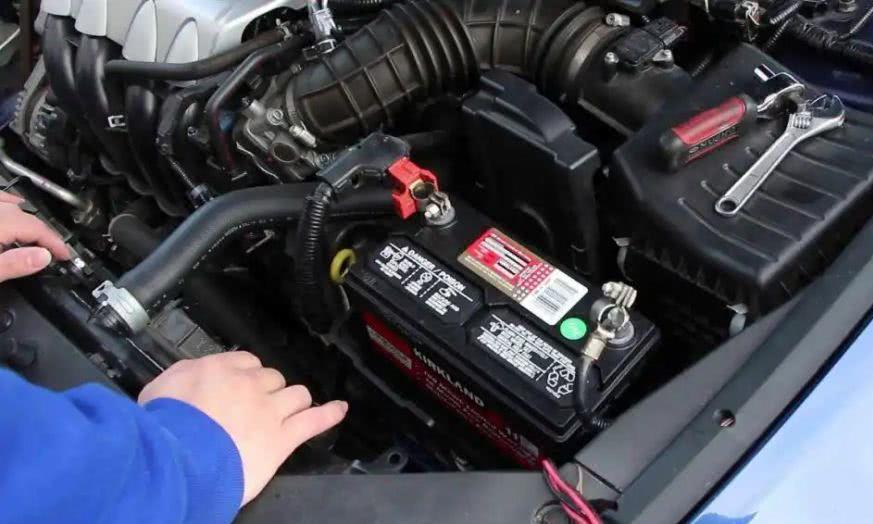 爱车出现这3种情况，建议尽快换蓄电池吧！