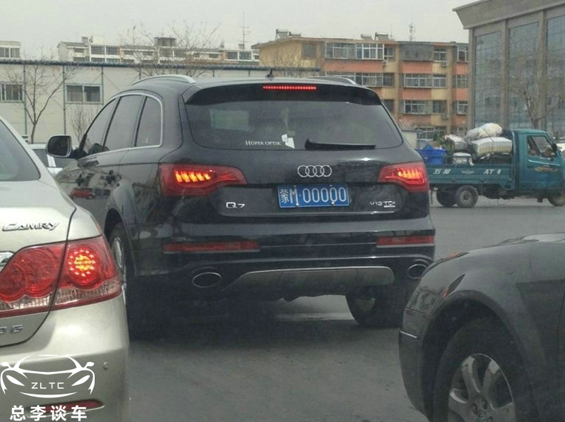 国内最贵q7,价值300多万,用的是赛车v12柴油发动机,车牌00000