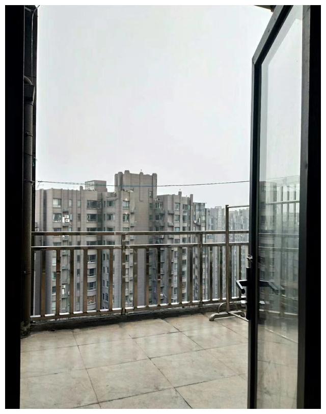 98平米的小两房，老婆装修花费12万元，大阳台天天可以晒太阳！