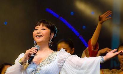 她农村出身,二婚法国贵族苦等十年,誓不改国籍